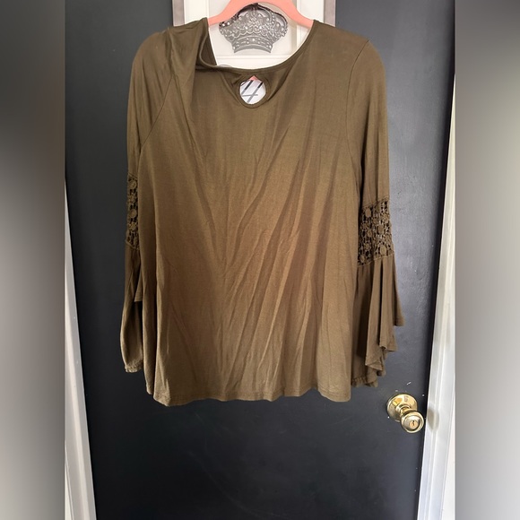Roommates Olive Bell Sleeve Blouse - Picture 4 of 5